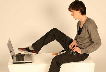 أحدث اختراع: بنطال جينز بميزات الحاسوب